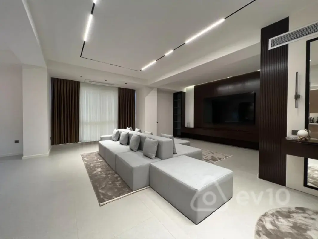Kirayə verilir 4 otaqlı yeni tikili 232 m²