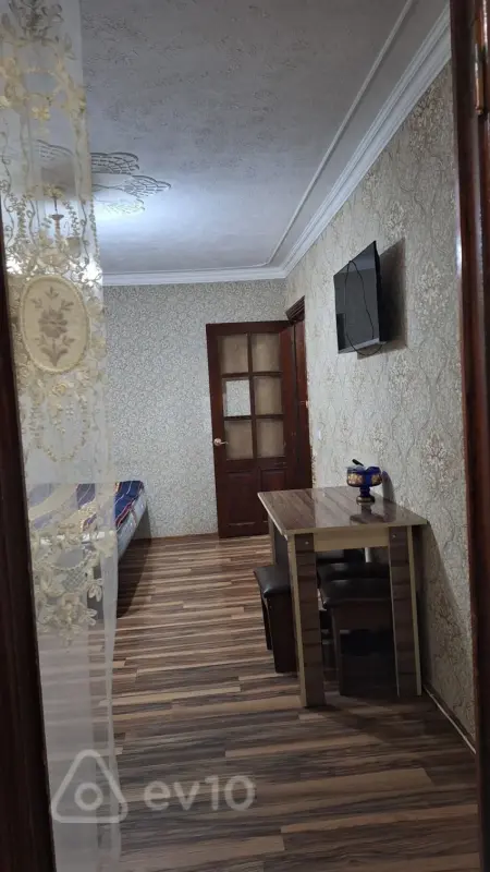 Kirayə verilir 2 otaqlı köhnə tikili 50 m²