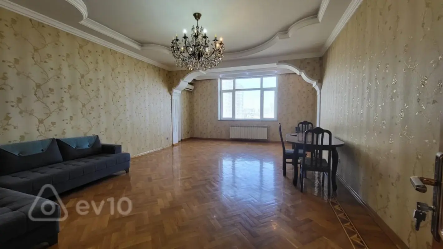 Kirayə verilir 3 otaqlı yeni tikili 155 m²