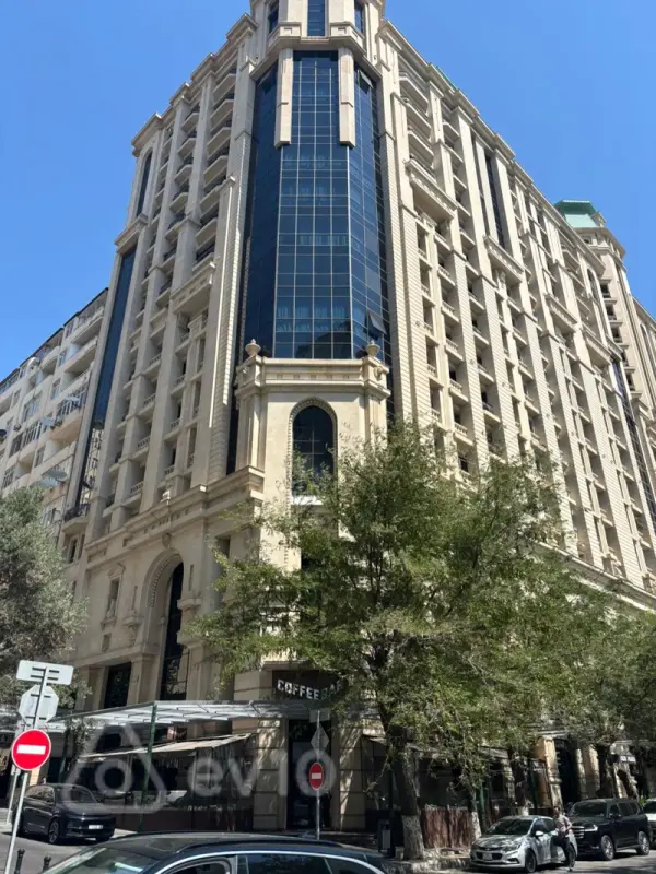 Kirayə verilir 3 otaqlı yeni tikili 145 m²