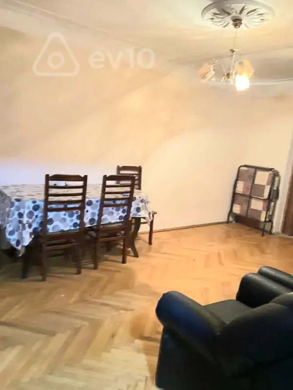 Kirayə verilir 2 otaqlı köhnə tikili 45 m²