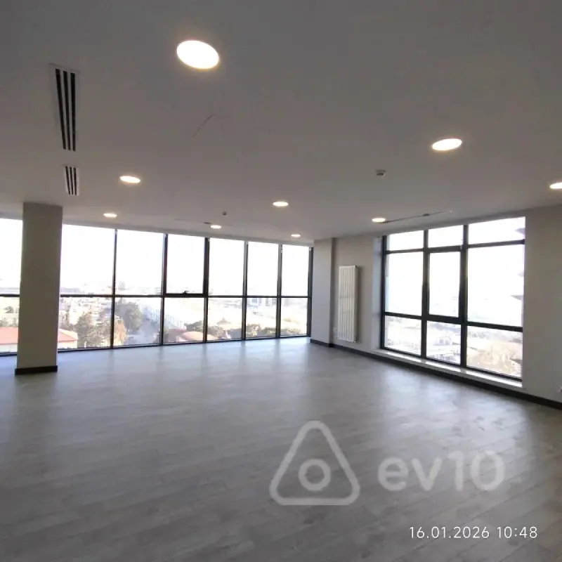Kirayə verilir 2 otaqlı ofis 131 m²