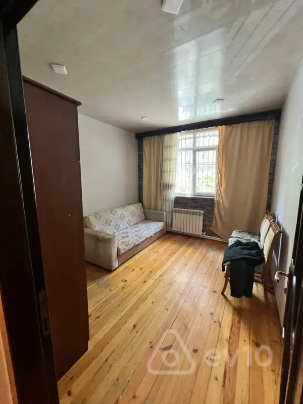 Kirayə verilir 2 otaqlı köhnə tikili 85 m²