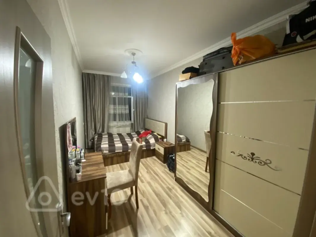 Kirayə verilir 2 otaqlı köhnə tikili 64 m²