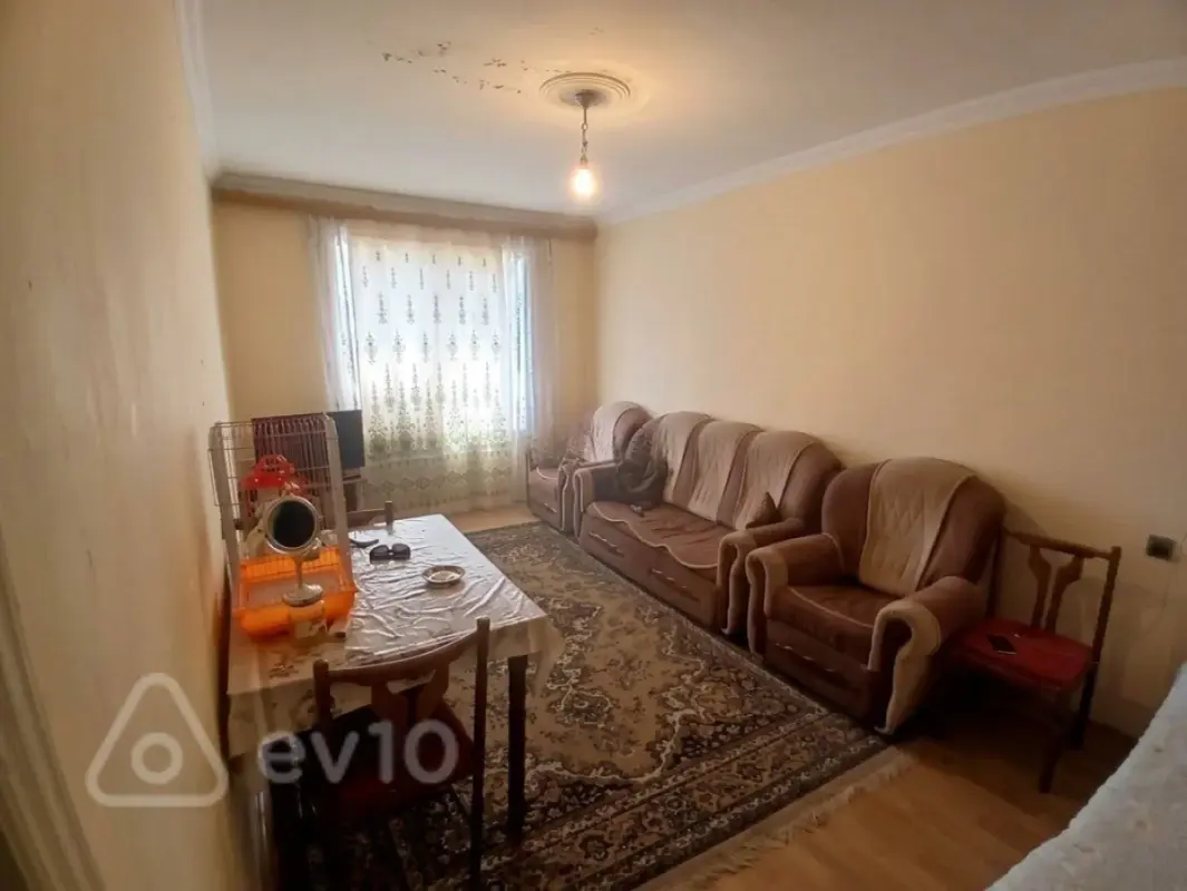 Satılır 2 otaqlı köhnə tikili 60 m²