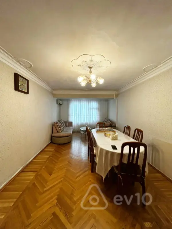 Satılır 3 otaqlı köhnə tikili 90 m²