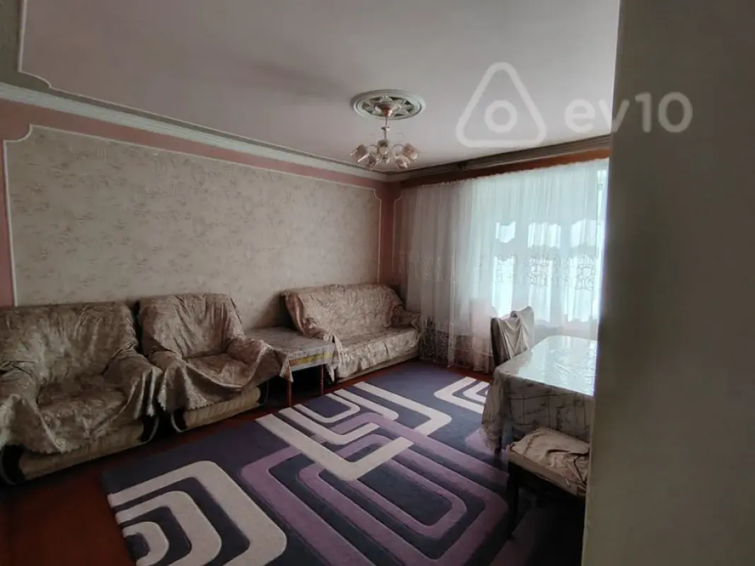 Kirayə verilir 2 otaqlı köhnə tikili 60 m²