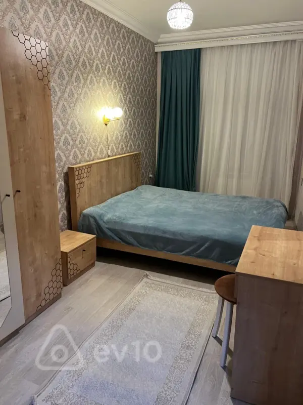 Kirayə verilir 2 otaqlı köhnə tikili 65 m²
