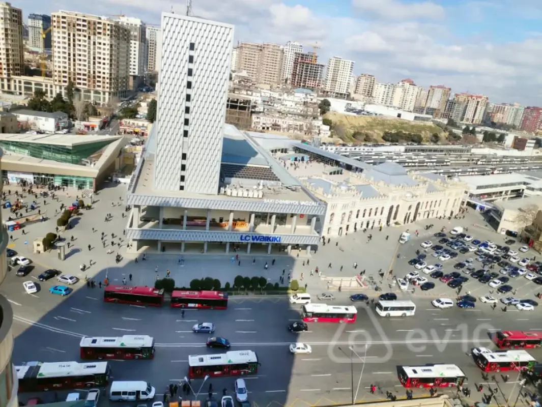 Kirayə verilir 3 otaqlı yeni tikili 130 m²