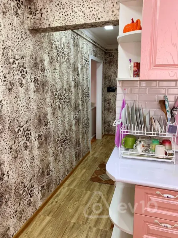 Kirayə verilir 2 otaqlı köhnə tikili 55 m²