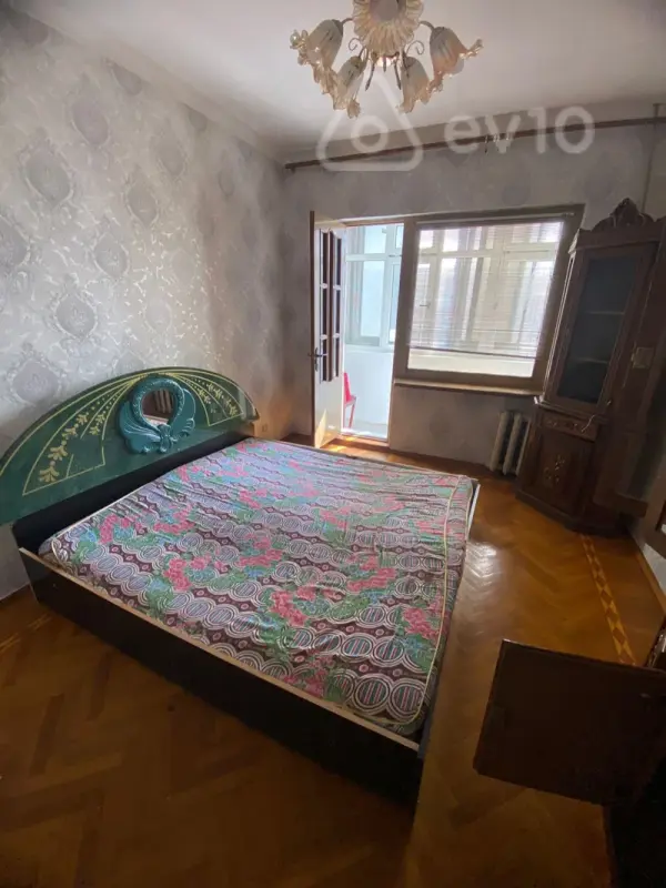 Kirayə verilir 5 otaqlı köhnə tikili 120 m²