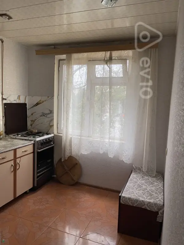 Kirayə verilir 2 otaqlı köhnə tikili 85 m²