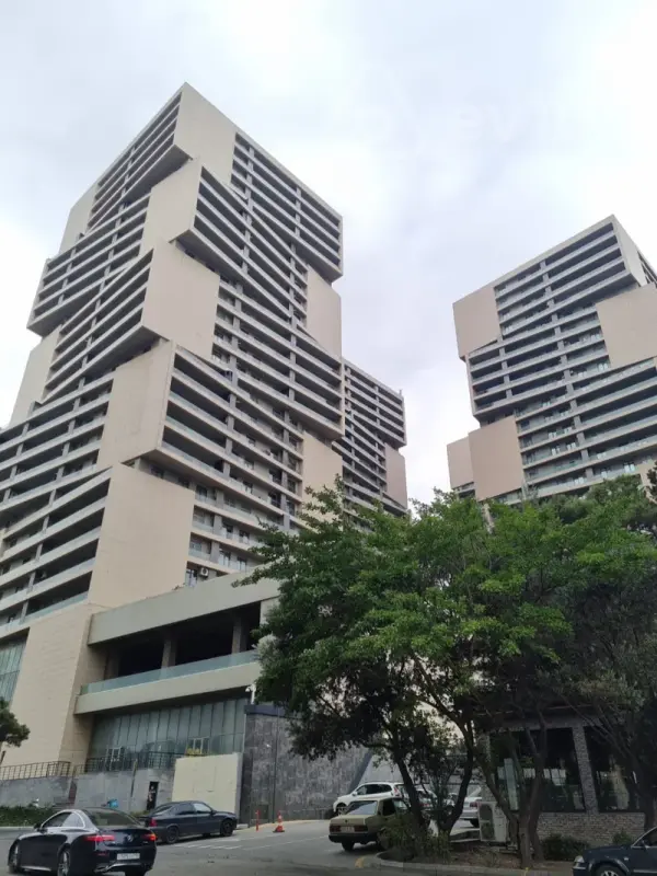 Kirayə verilir 3 otaqlı yeni tikili 148 m²