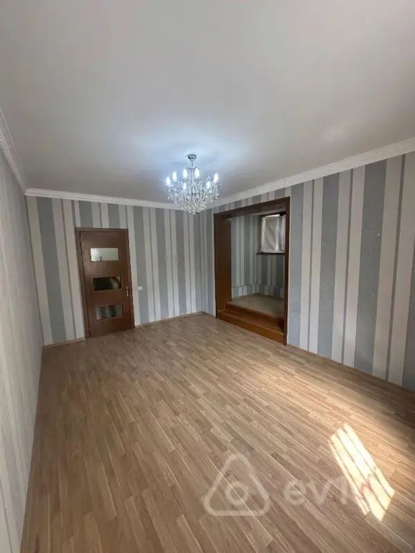 Kirayə verilir 2 otaqlı köhnə tikili 65 m²