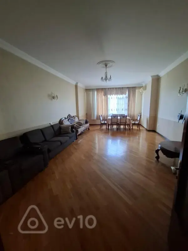 Kirayə verilir 3 otaqlı yeni tikili 140 m²