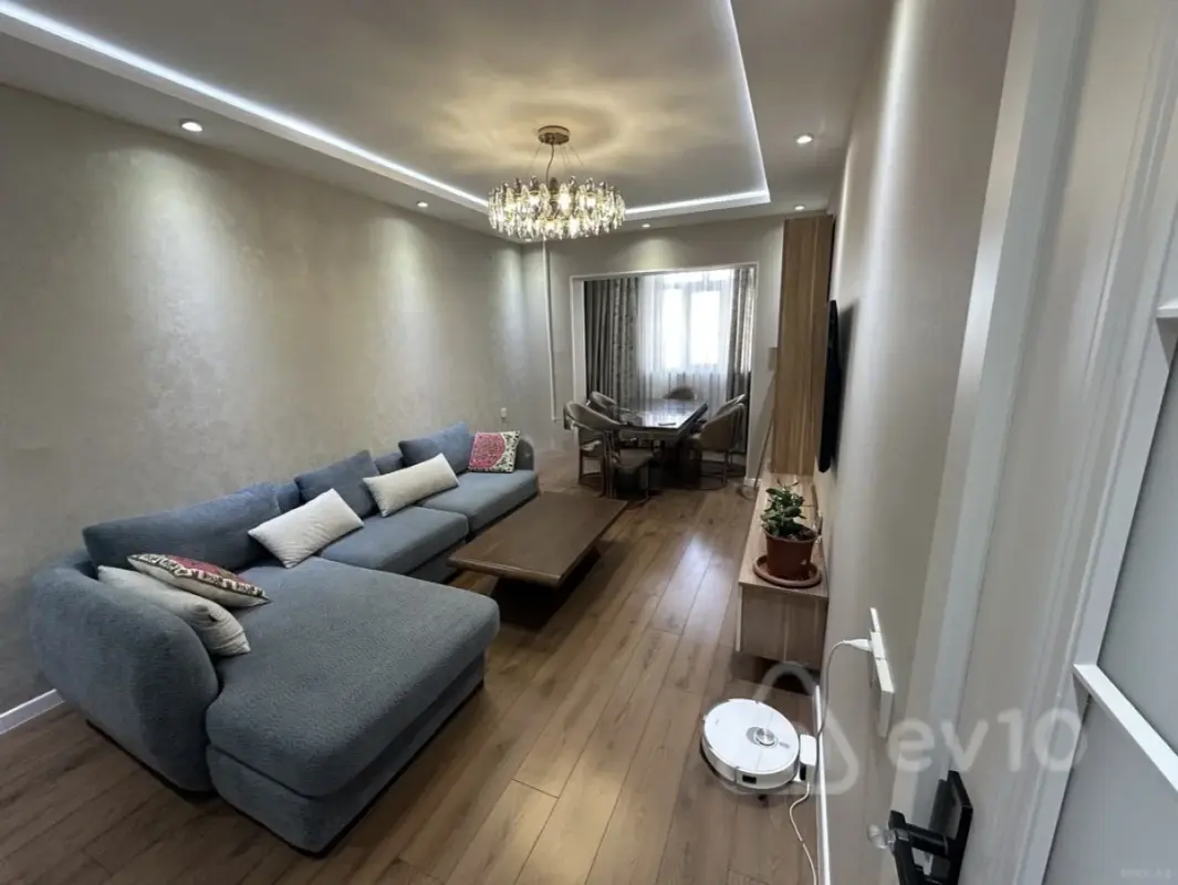 Satılır 2 otaqlı köhnə tikili 65 m²