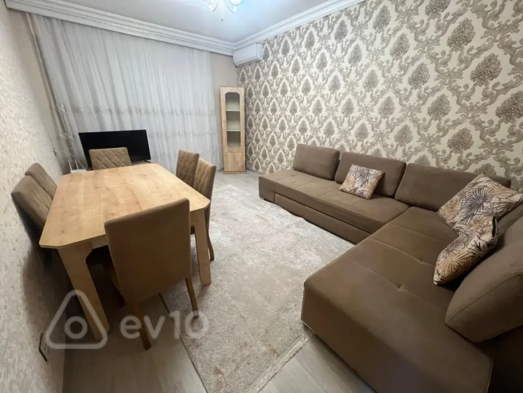 Kirayə verilir 2 otaqlı köhnə tikili 75 m²
