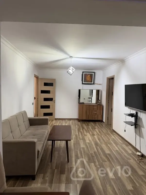 Kirayə verilir 2 otaqlı köhnə tikili 60 m²
