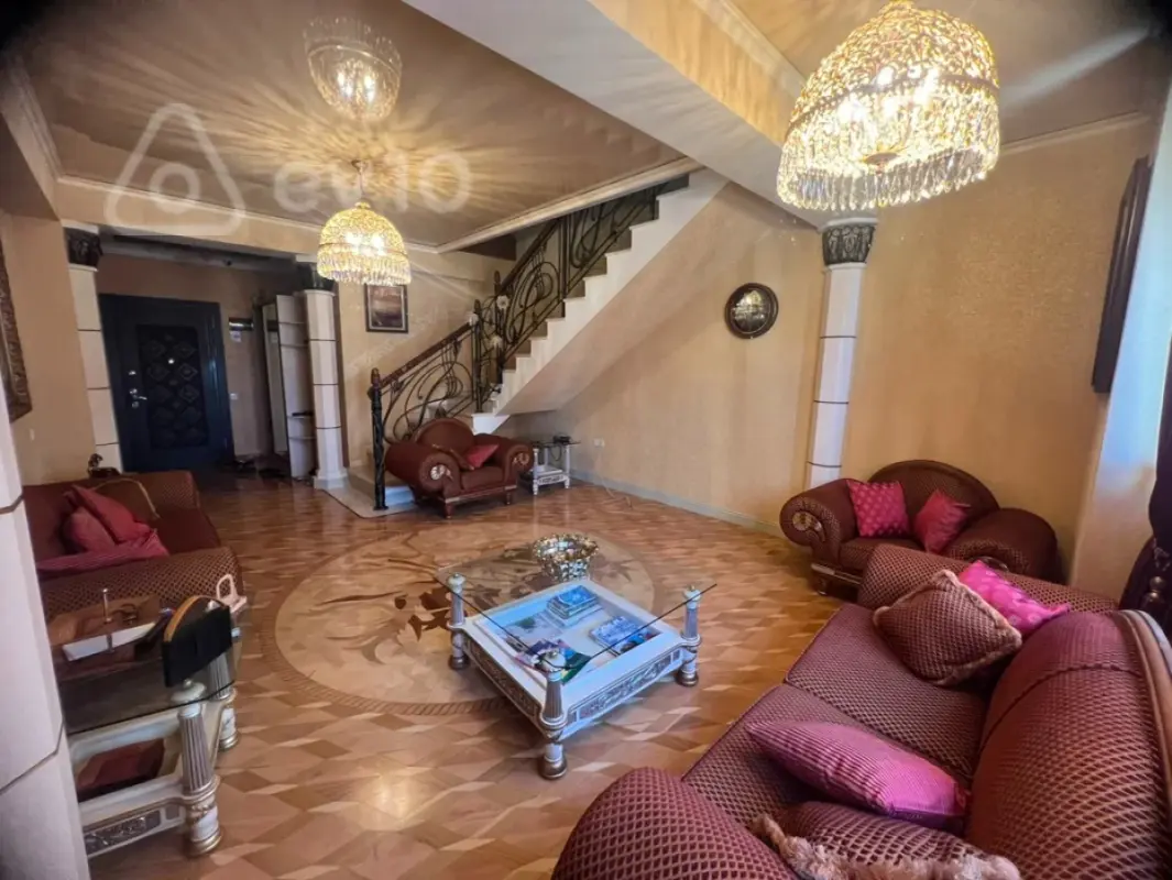 Kirayə verilir 7 otaqlı yeni tikili 370 m²