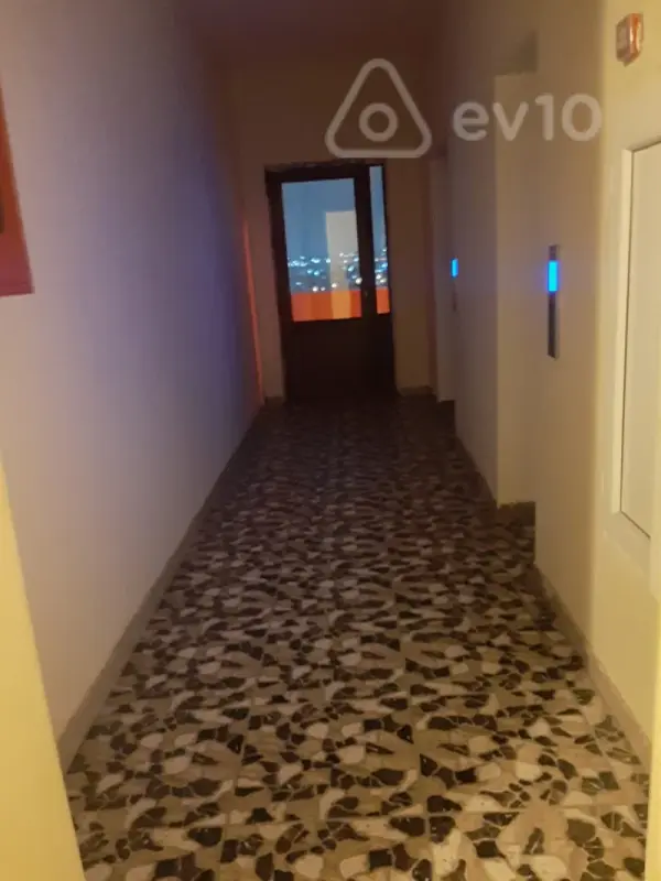 Kirayə verilir 2 otaqlı köhnə tikili 68 m²