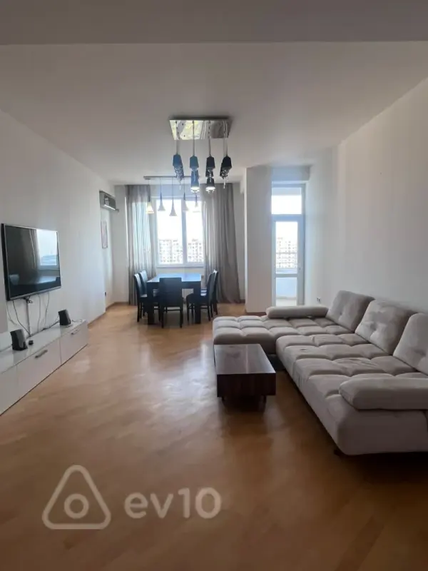Kirayə verilir 3 otaqlı yeni tikili 90 m²