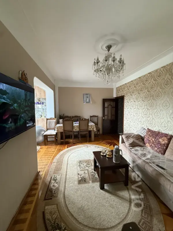 Satılır 2 otaqlı köhnə tikili 90 m²