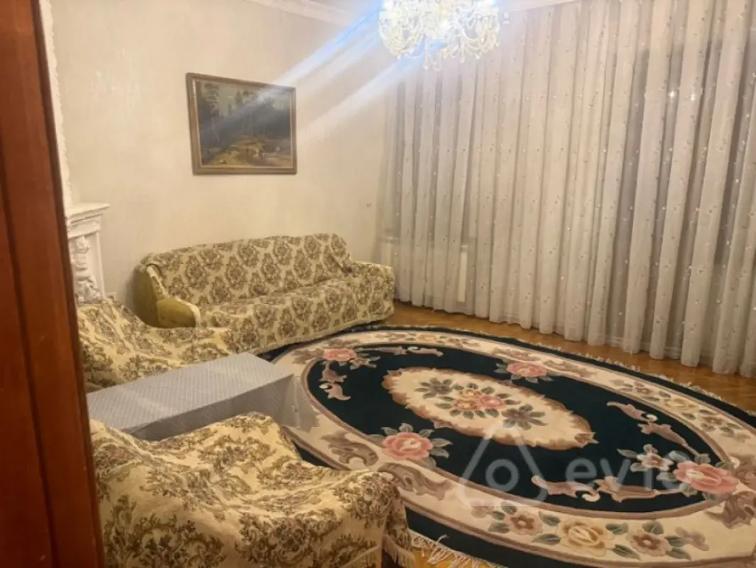 Kirayə verilir 3 otaqlı köhnə tikili 90 m²