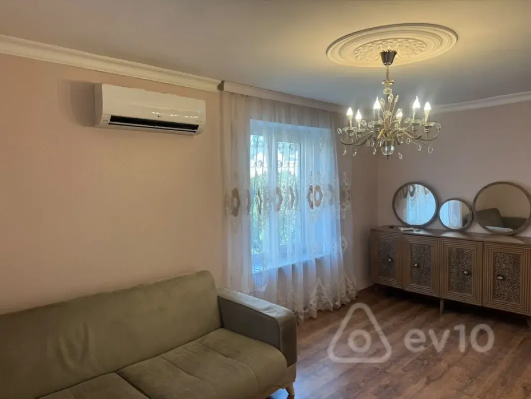 Satılır 2 otaqlı köhnə tikili 40 m²