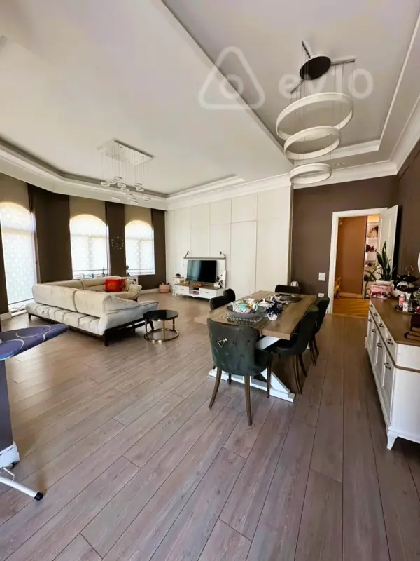 Kirayə verilir 5 otaqlı yeni tikili 200 m²