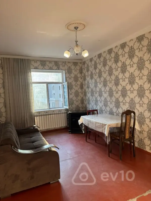 Kirayə verilir 2 otaqlı köhnə tikili 40 m²