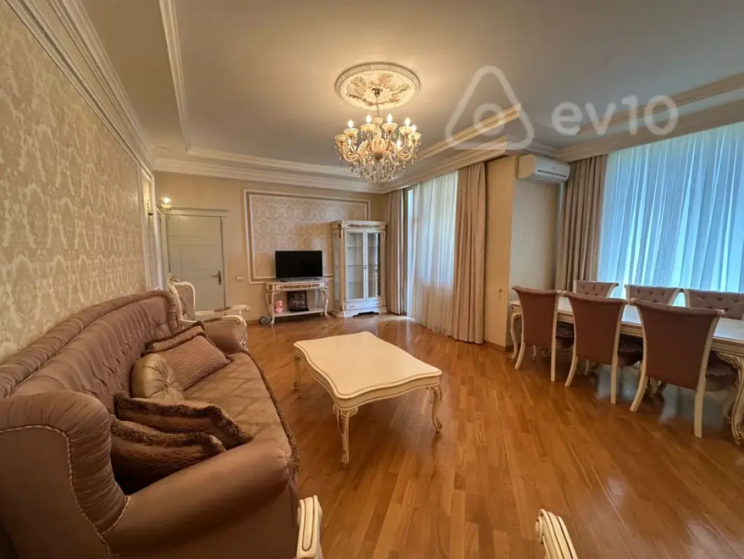Kirayə verilir 3 otaqlı yeni tikili 130 m²