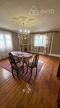 Kirayə verilir 3 otaqlı köhnə tikili 100 m² — Gəncə 3 otaq 100.00 m²