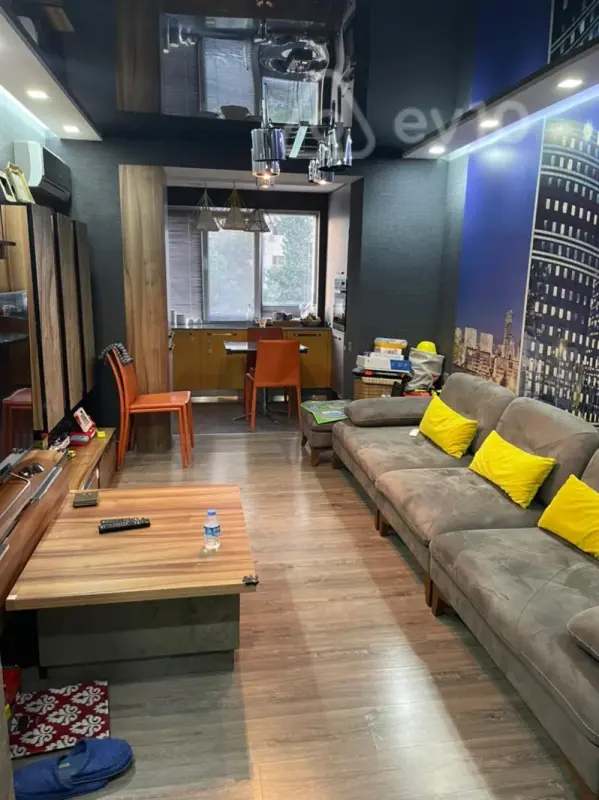 Kirayə verilir 3 otaqlı köhnə tikili 55 m²