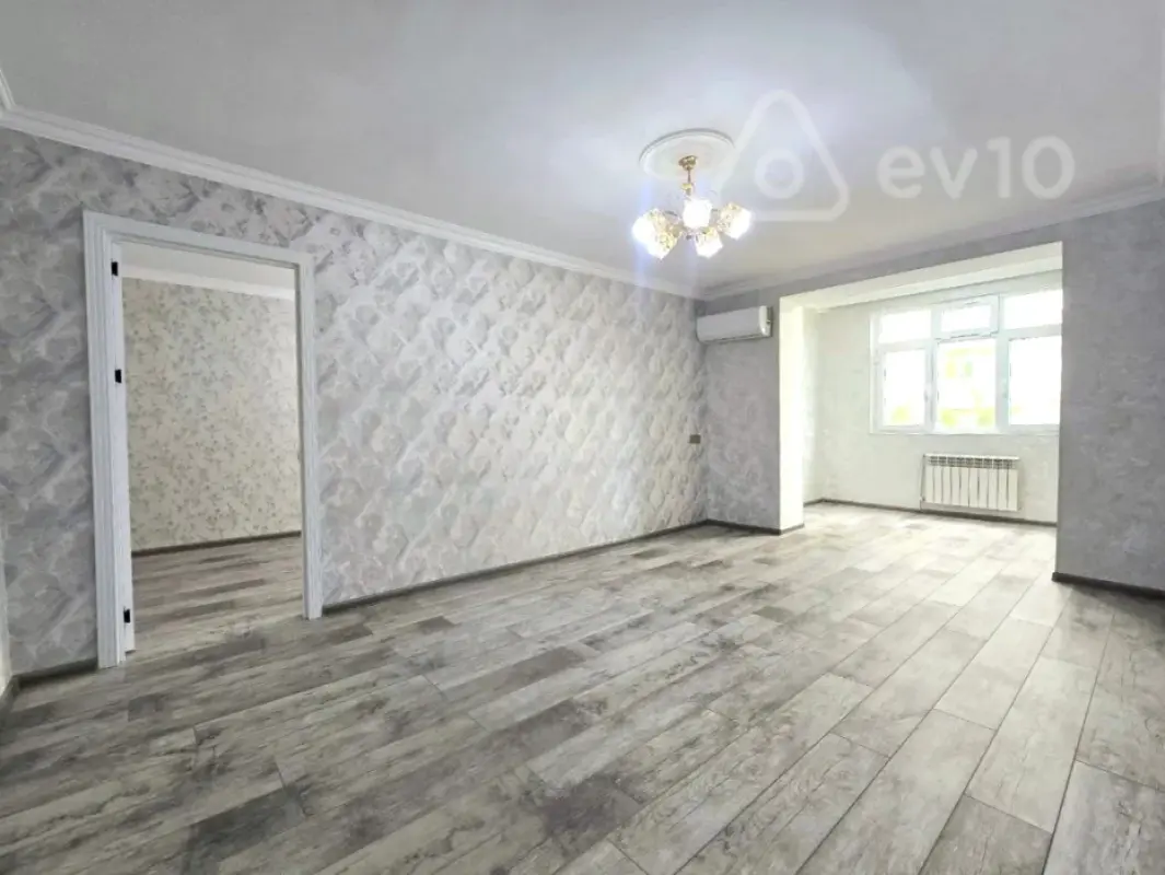 Satılır 2 otaqlı köhnə tikili 67 m²