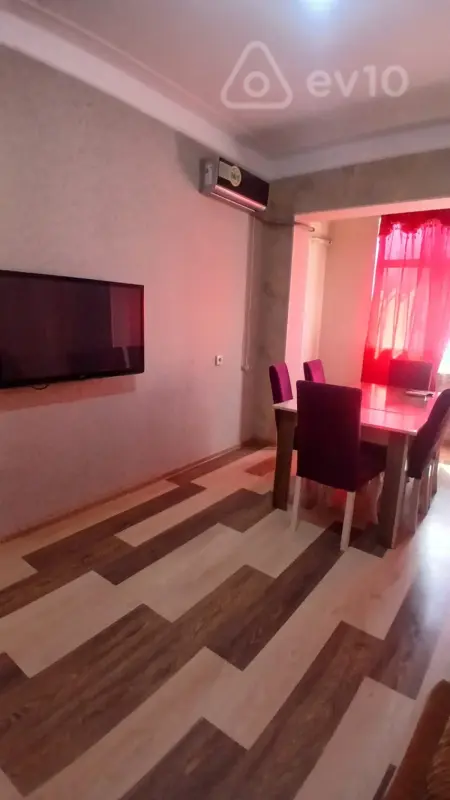 Kirayə verilir 6 otaqlı köhnə tikili 110 m²