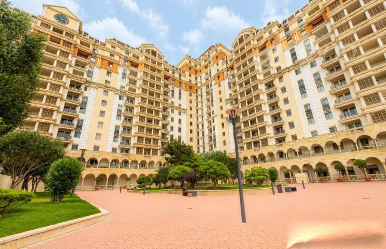 Satılır 4 otaqlı yeni tikili 195 m²
