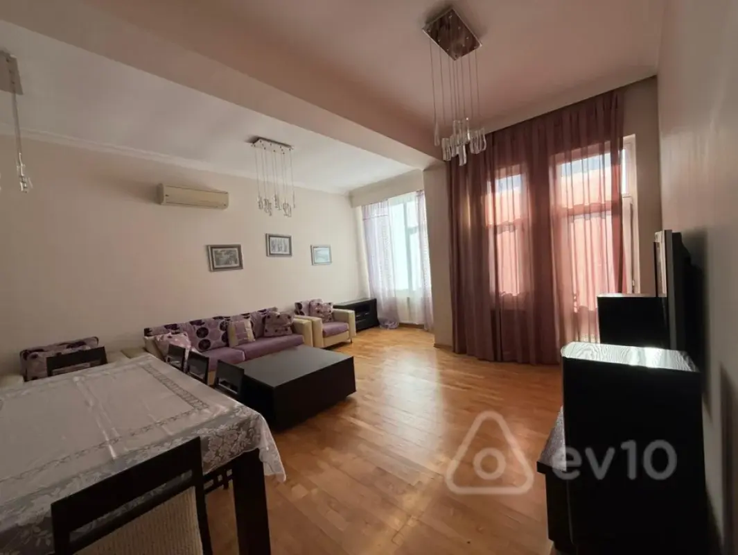 Kirayə verilir 4 otaqlı yeni tikili 140 m²
