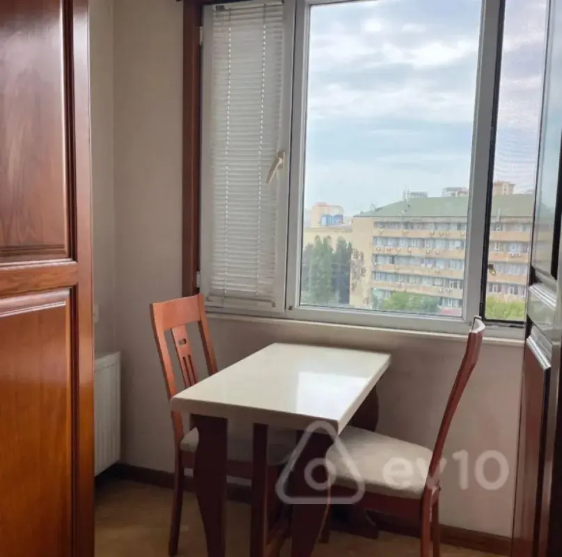 Kirayə verilir 3 otaqlı köhnə tikili 100 m²