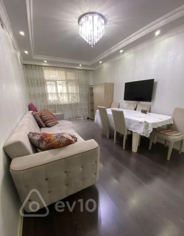 Satılır 5 otaqlı köhnə tikili 110 m²