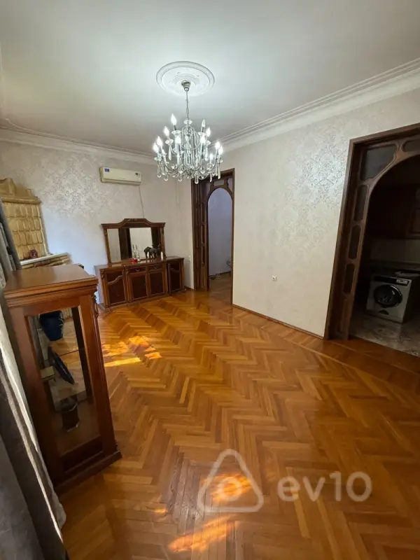Kirayə verilir 3 otaqlı köhnə tikili 100 m²