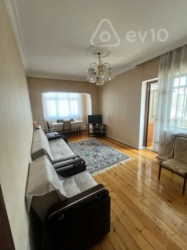 Satılır 2 otaqlı köhnə tikili 70 m²