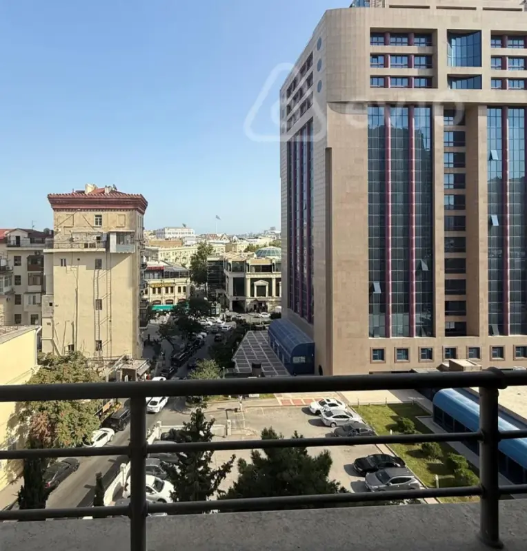 Kirayə verilir 4 otaqlı yeni tikili 211 m²