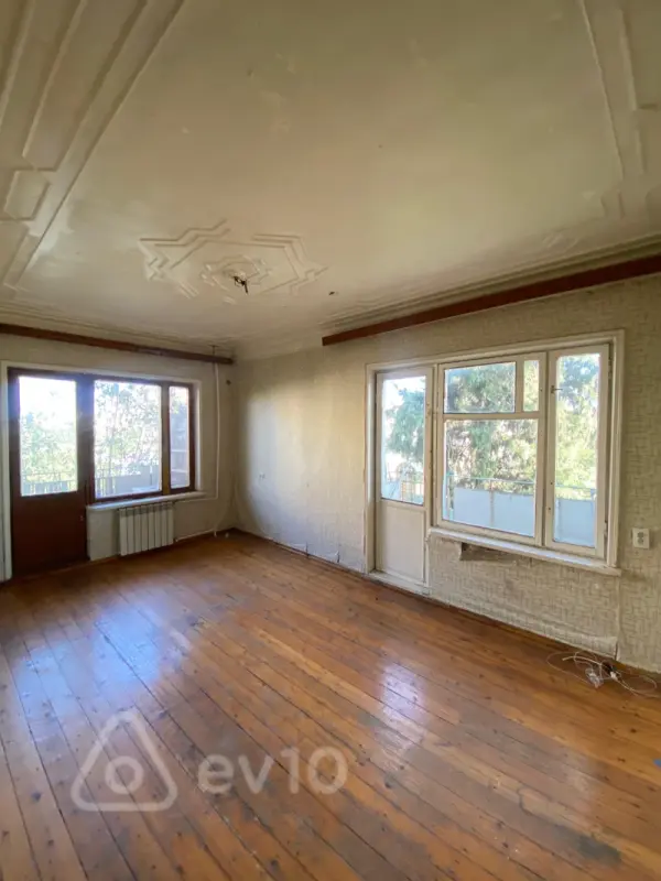 Satılır 2 otaqlı köhnə tikili 65 m²
