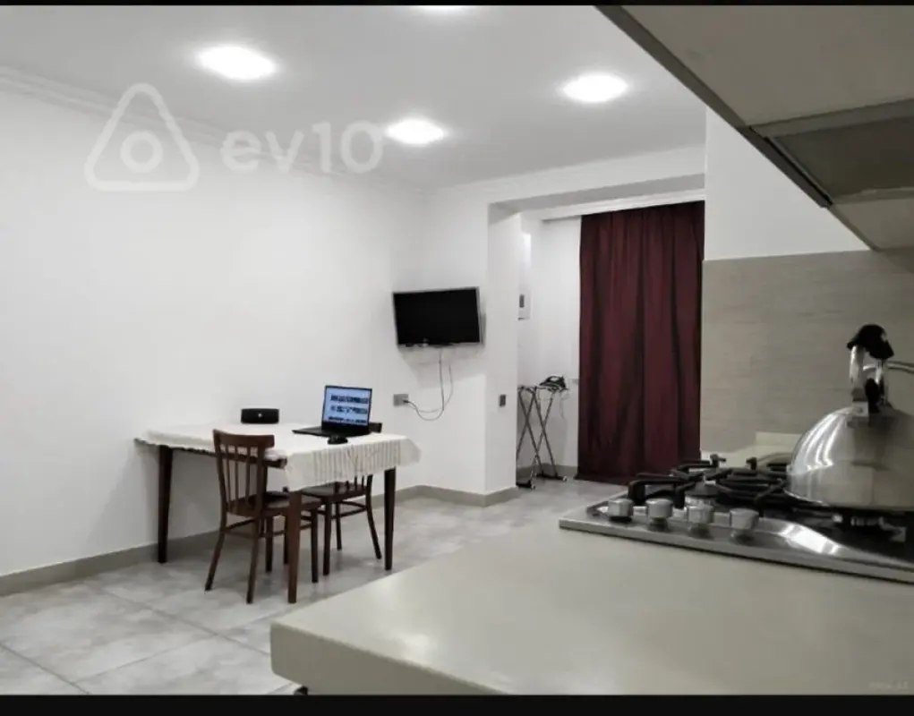 Kirayə verilir 2 otaqlı köhnə tikili 40 m²