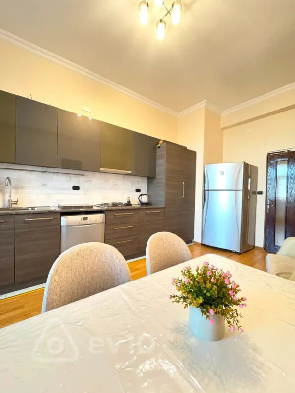 Kirayə verilir 2 otaqlı yeni tikili 97 m²
