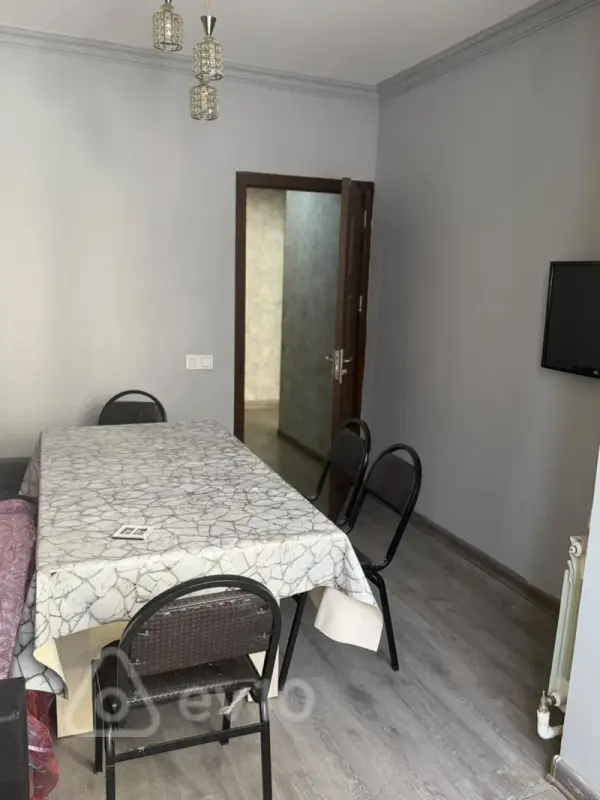 Kirayə verilir 2 otaqlı köhnə tikili 50 m²