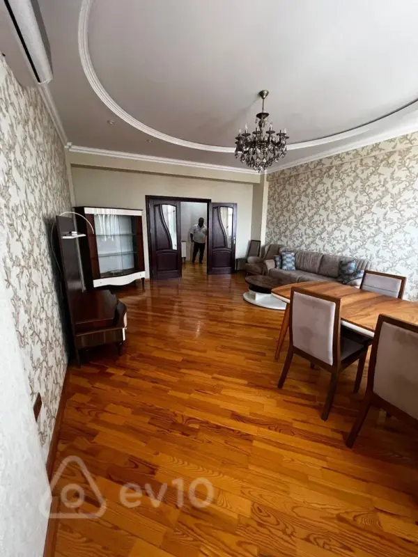 Kirayə verilir 2 otaqlı yeni tikili 106 m²