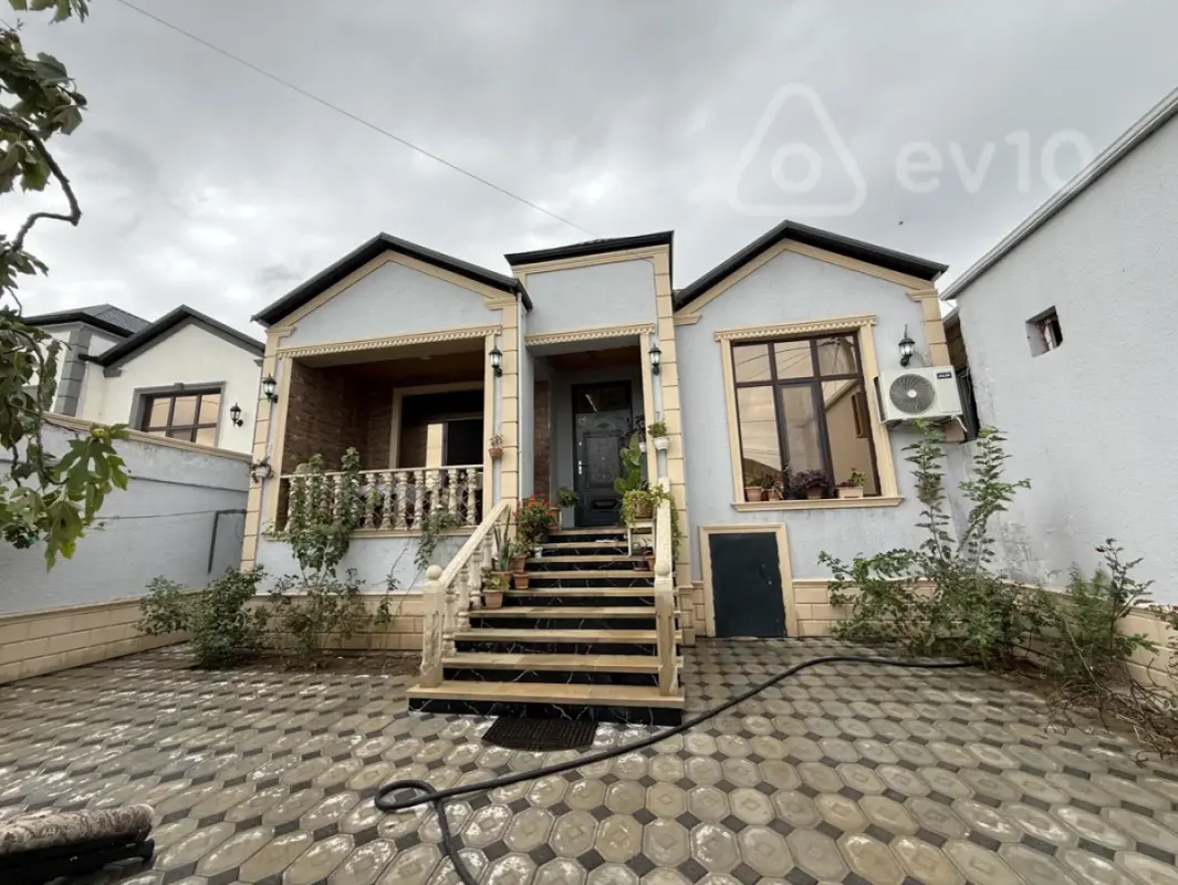 Satılır 4 otaqlı həyət evi 100 m²