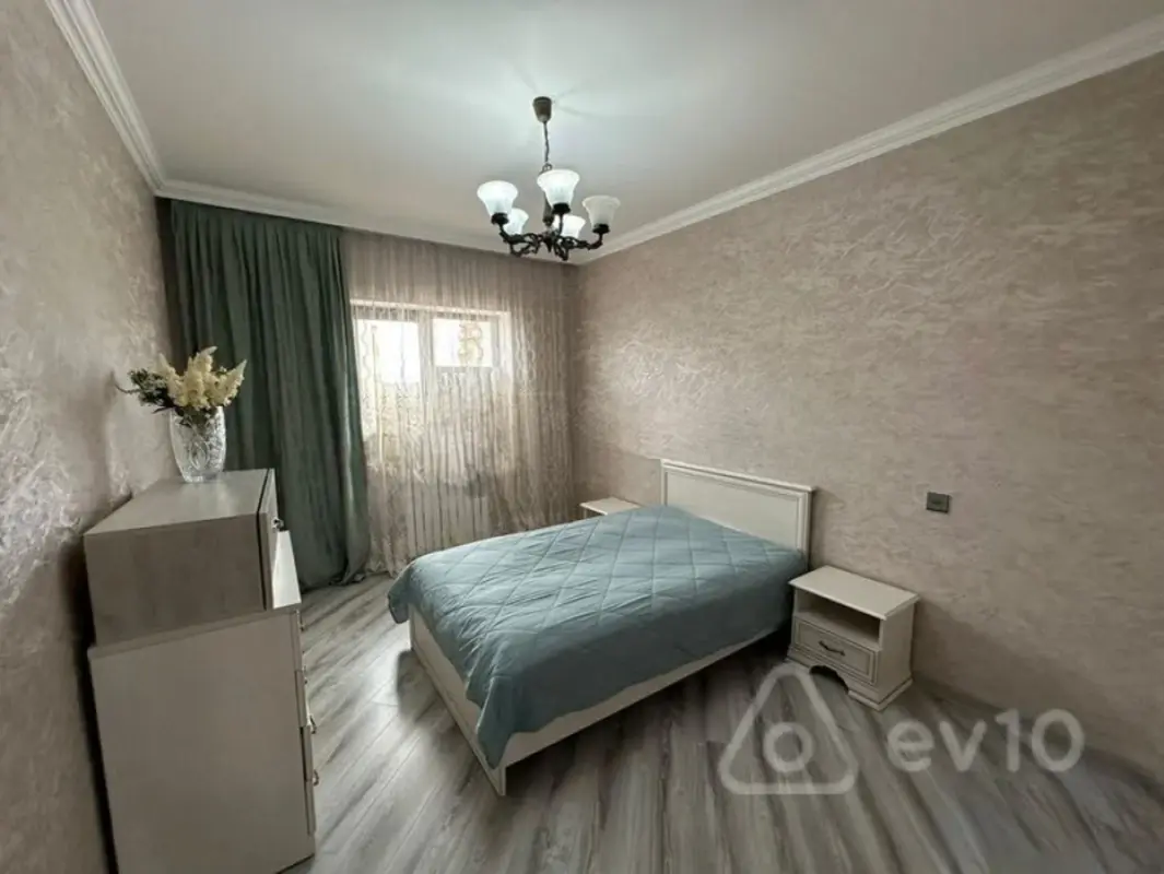 Satılır 5 otaqlı köhnə tikili 120 m²