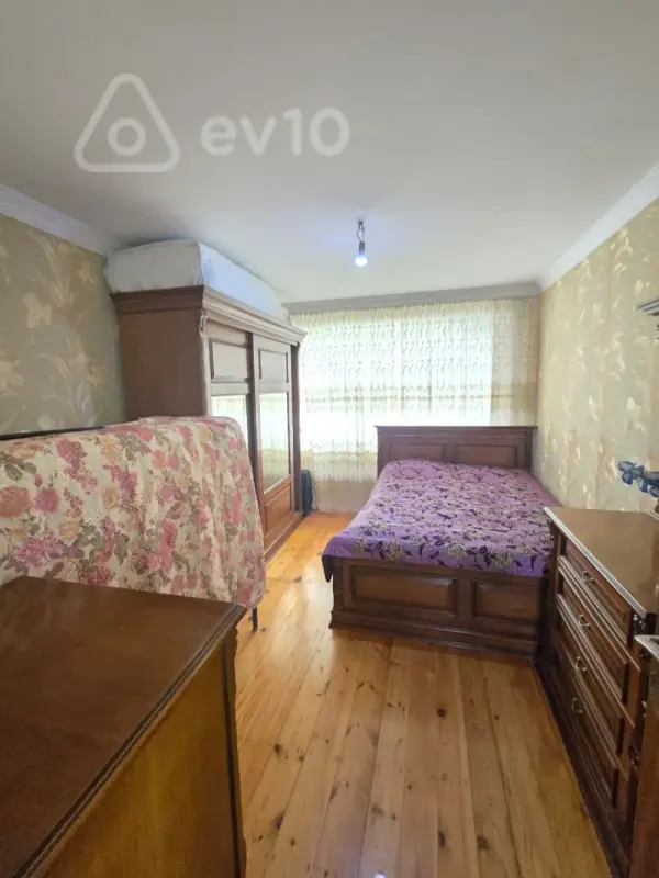 Satılır 5 otaqlı köhnə tikili 100 m²